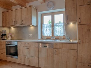 Réfrigérateur, four, lave-vaisselle