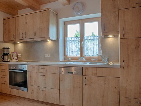 Køleskab, ovn, opvaskemaskine