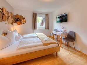 1 habitación, escritorio, tabla de planchar con plancha y wifi