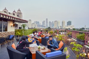 Breakfast, lunch and dinner served - Sunbreeze Hotel Senayan (Jakarta)