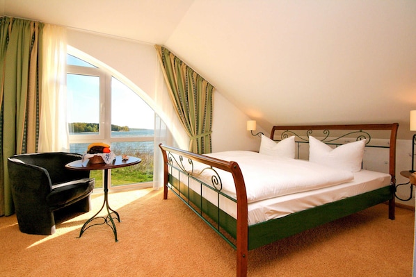 1 bedroom, travel crib, WiFi, bed sheets
