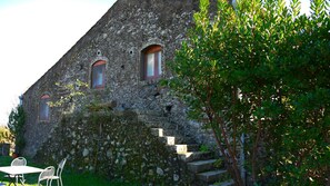 Front of property - Agriturismo Case Perrotta (Sant'Alfio)