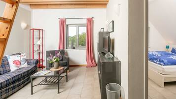 2 bedrooms, travel cot, WiFi, bed sheets