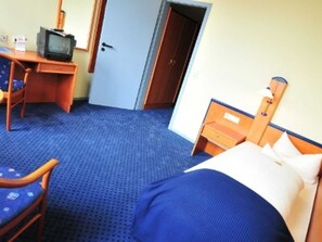 1 bedroom, desk, travel cot, WiFi - Single room 03 - Hotel Goldene Krone. (Clausthal-Zellerfeld)