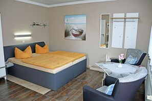 1 bedroom, WiFi, bed sheets - Vacation apartment Beatrix with sun terrace no. 2 - quietly located vacation apartments (Sellin)
