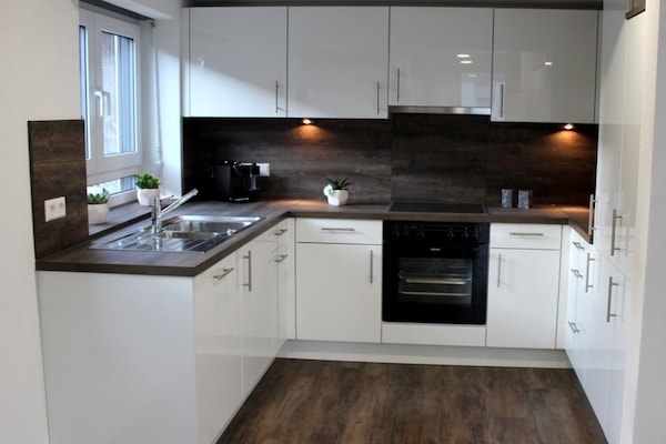 Kühlschrank, Mikrowelle, Herdplatte, Geschirrspüler