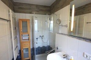 Unclassified image, 5 of 41, button