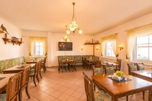 Dining - Dop. Room 26 - Pension Anker (Binz)