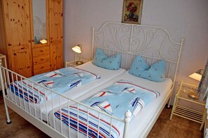 1 bedroom, travel cot, WiFi