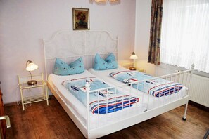 1 bedroom, travel crib, WiFi - Ferienappartement 02 - Pension/holiday apartments in the Ostseebad Sellin (Sellin)