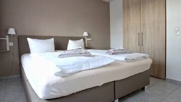 2 Schlafzimmer, Reisekinderbett, WLAN, Bettwäsche