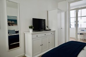 1 bedroom, travel cot, WiFi, bed sheets