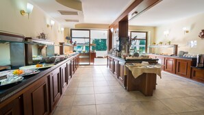 A spacious kitchen with a long counter, equipped with various appliances and utensils. - Perla Sun Park Hotel (Primorsko)