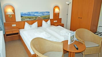 2 bedrooms, desk, travel cot, WiFi