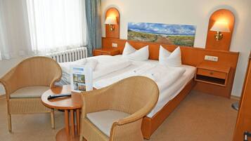 2 bedrooms, desk, travel cot, WiFi