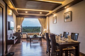 32-inch flat-screen TV with digital channels, TV - Kpm Tripenta Hotel (Kozhikode)