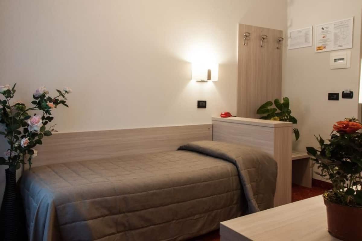 Chambre simple, dans lâĂ©difice annexe | Bureau, rideaux dâobscurcissement, systĂšme dâinsonorisation