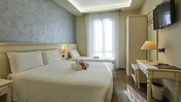 Triple Room | Desk, blackout drapes, soundproofing, free WiFi