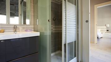 Appartamento Taggia 63 | Bagno | Set di cortesia gratuito, asciugacapelli, bidet, asciugamani