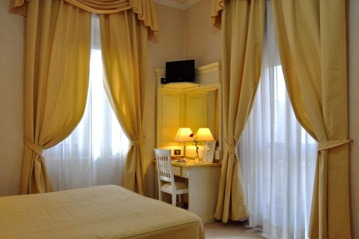 Chambre double | Bureau, rideaux dâobscurcissement, systĂšme dâinsonorisation