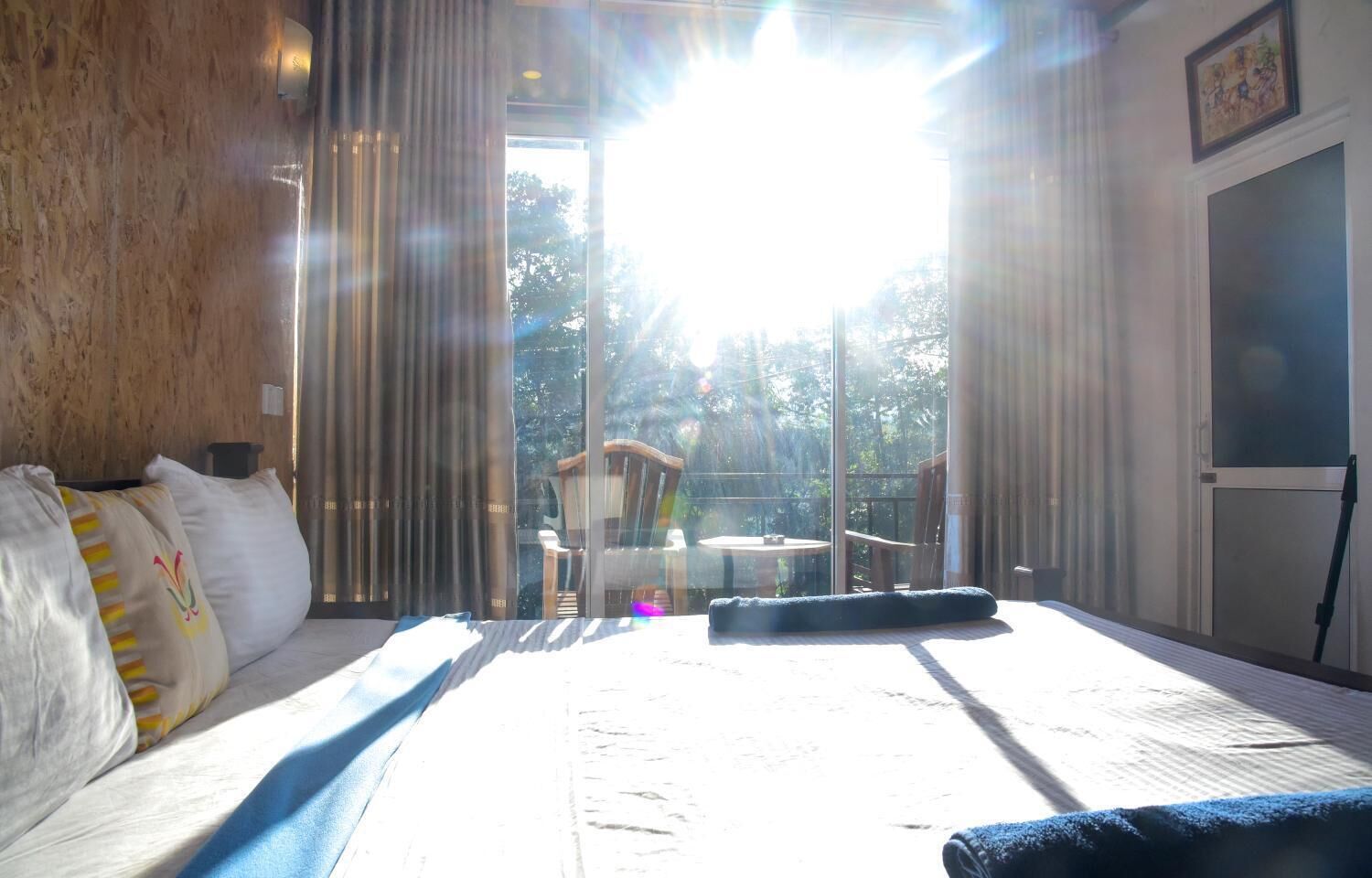 Desk, soundproofing, iron/ironing board, free WiFi