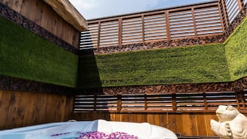 Blackout curtains, soundproofing, free WiFi, bed sheets