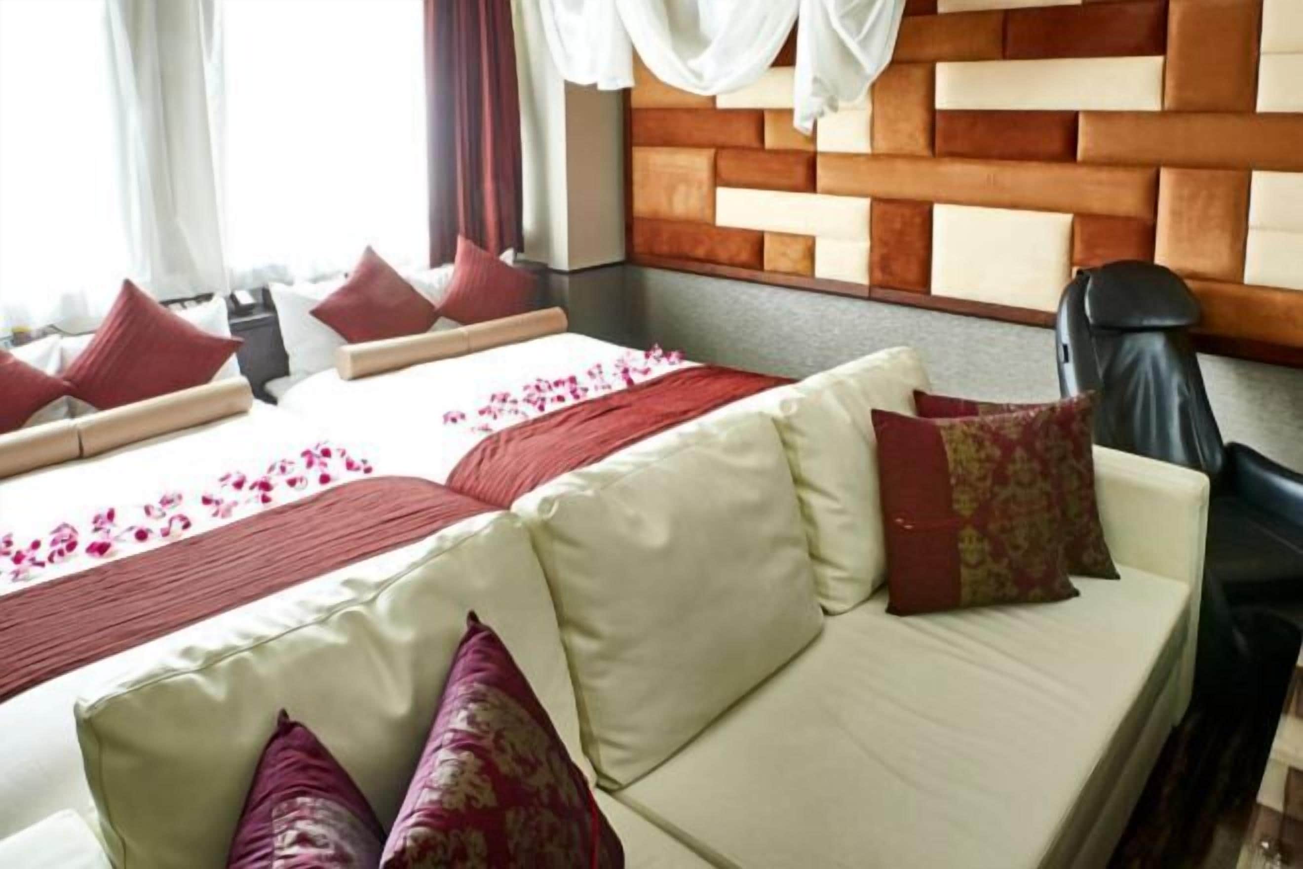 Blackout curtains, soundproofing, free WiFi, bed sheets