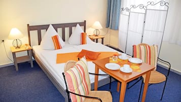 1 Schlafzimmer, Schreibtisch, Reisekinderbett, WLAN
