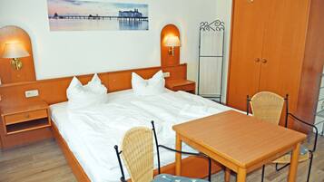 1 bedroom, desk, travel cot, WiFi