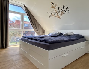 2 bedrooms, iron/ironing board, free WiFi, bed sheets