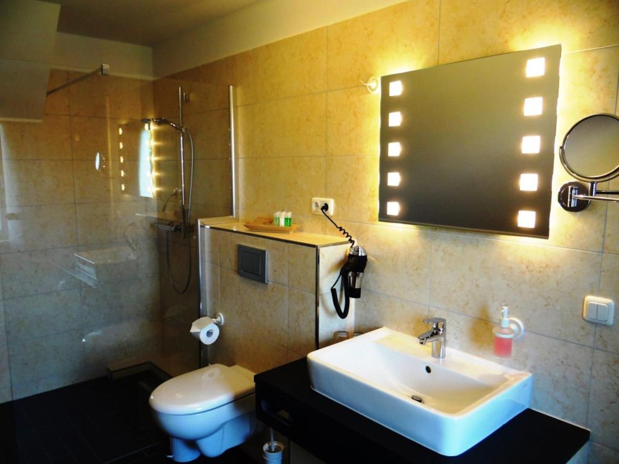 Douche, serviettes fournies