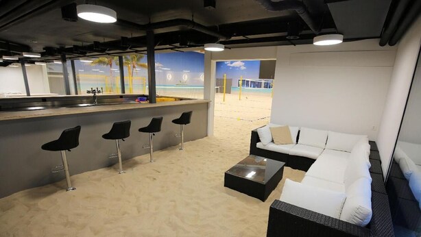 Bar (on property) - BeachIN (Ins)