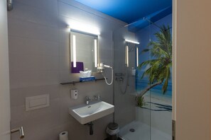 Deluxe Double Room (EMBUDU) | Bathroom | Shower, slippers, towels - BeachIN (Ins)