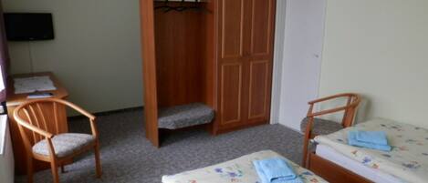 1 camera, una scrivania, Wi-Fi, lenzuola