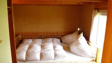 1 bedroom, bed sheets