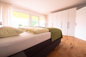 1 bedroom, iron/ironing board, travel crib, WiFi