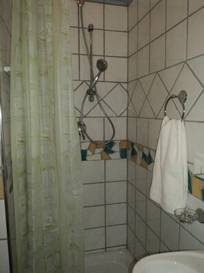 Double Room | Bathroom | Free toiletries, hair dryer, towels - B&B Valente (Centola)