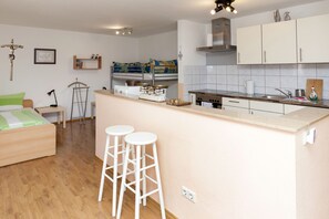 2 bedrooms, free WiFi, bed sheets - only 300 meters from the entrance of Europa-Park! (Rust)