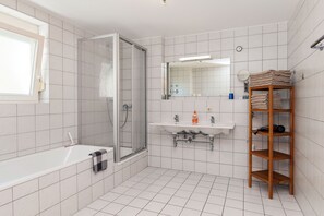 Hair dryer, towels, soap, toilet paper - only 300 meters from the entrance of Europa-Park! (Rust)