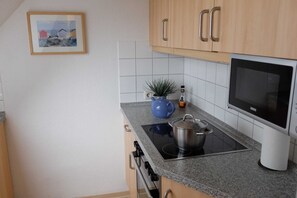 Kühlschrank, Mikrowelle, Ofen, Geschirrspüler