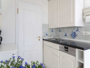 Fridge, dishwasher
