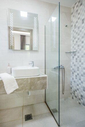 Perushuoneisto, 1 makuuhuone | Kylpyhuone | Suihku, ilmaiset hygieniatuotteet, hiustenkuivaaja, pyyhkeet