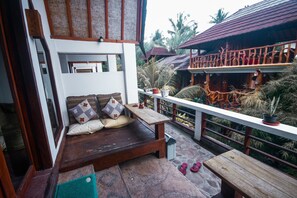 Deluxe Double Room | Terrace/patio - Sayang Mama Inn (Gili Air)