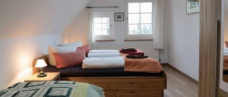 1 bedroom, travel cot, WiFi, bed sheets