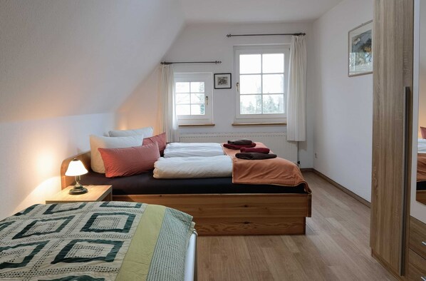 1 chambre, lit parapluie, Wi-Fi, draps fournis