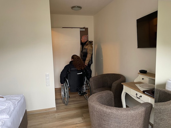 1 bedroom, in-room safe, desk, WiFi