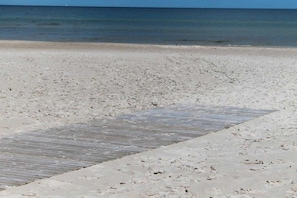 A beach with a wooden walkway leading to the water. - Double room 19 Max with terrace, wheelchair accessible - Usedom Bike - Hotel Max & Anna (Karlshagen)