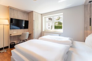 2 Schlafzimmer, Schreibtisch, Reisekinderbett, WLAN