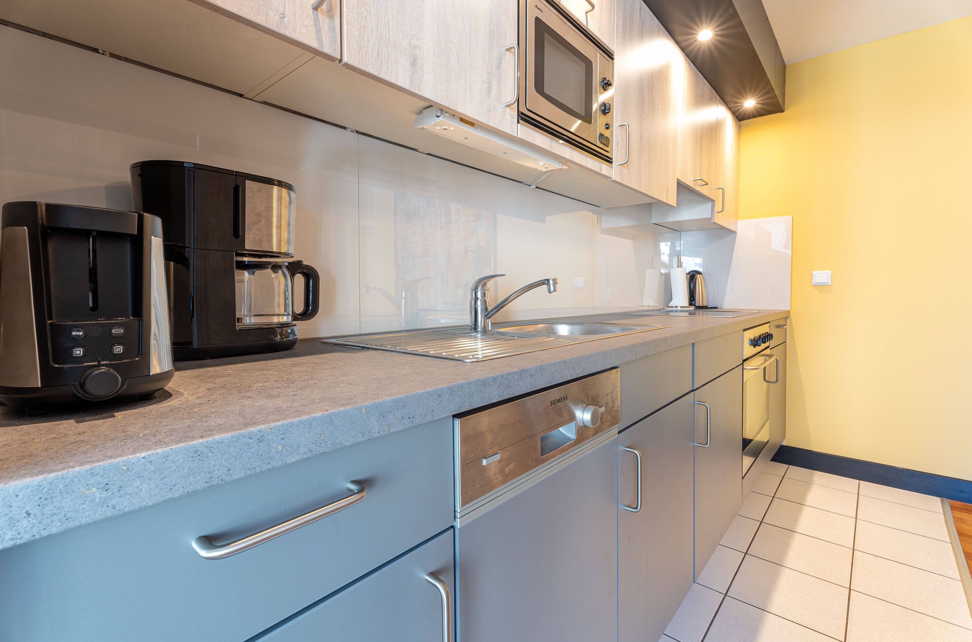 Kjøleskap, mikrobølgeovn, ovn og oppvaskmaskin