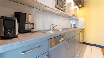 Kjøleskap, mikrobølgeovn, ovn og oppvaskmaskin